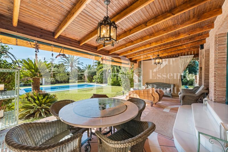 Foto f41c3555-fc82-4c8e-913e-99e65d4c4660. Chalet con camino riscaldamento parcheggio piscina in Elche / Elx