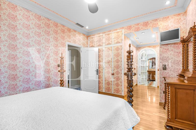 Foto f766d3b3-824e-4042-bb78-8e1b0c2a78d7. Chalet con camino riscaldamento parcheggio piscina in Elche / Elx