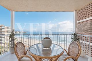 Pis  Carrer mongòmit. Apartamento con vistas y acceso directo al mar