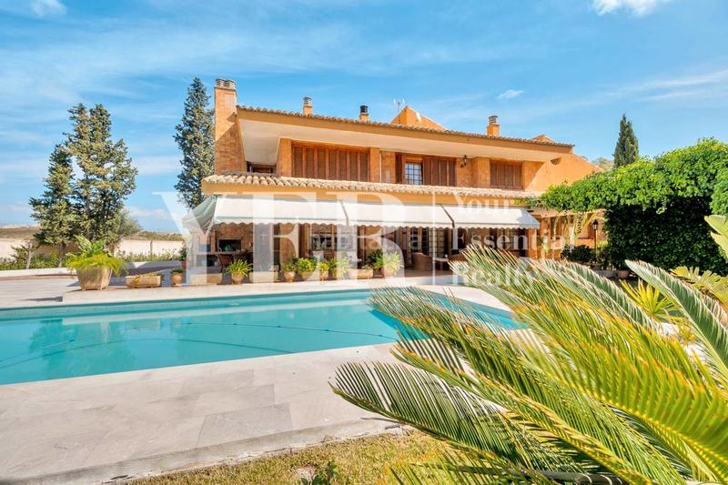 Foto 480f8018-890a-4bbf-b2bd-aebcffee60d4. Casa amb piscina a Santa Faz Alicante