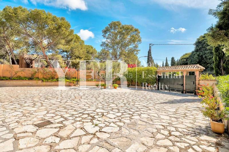 Foto 6feb8b6a-b8b0-4275-949a-a2b3886bb7bb. Casa amb piscina a Santa Faz Alicante