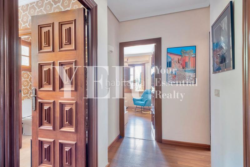 Foto b948690f-39c7-49ed-8b04-f18c236d7524. Casa amb piscina a Santa Faz Alicante