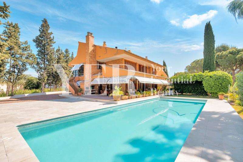 Foto bf2e4fd9-5fb7-42ca-a90c-f93e8a8bdc11. House with pool in Santa Faz Alicante