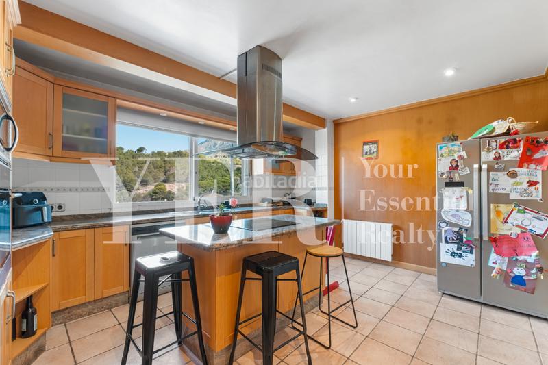 Foto 1bb0855f-5418-45a5-a3bc-9cb48236b1f9. Chalet con piscina in Mascarat Altea