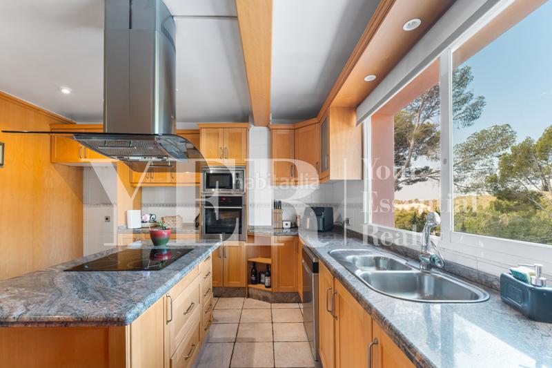 Foto 1f64cf9f-12f4-49d3-a16d-a6aad75b1b5c. Chalet con piscina in Mascarat Altea