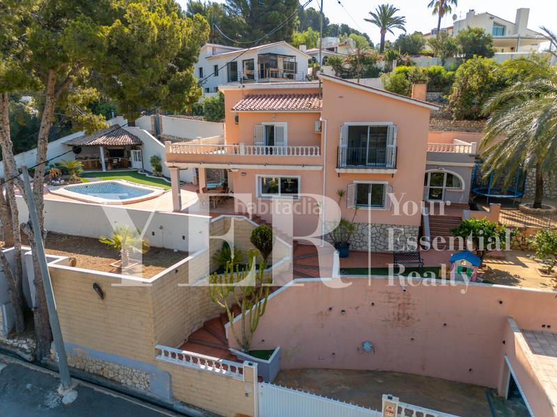 Foto aecf4caf-ca32-47a8-8872-243b75bfd576. Chalet con piscina in Mascarat Altea