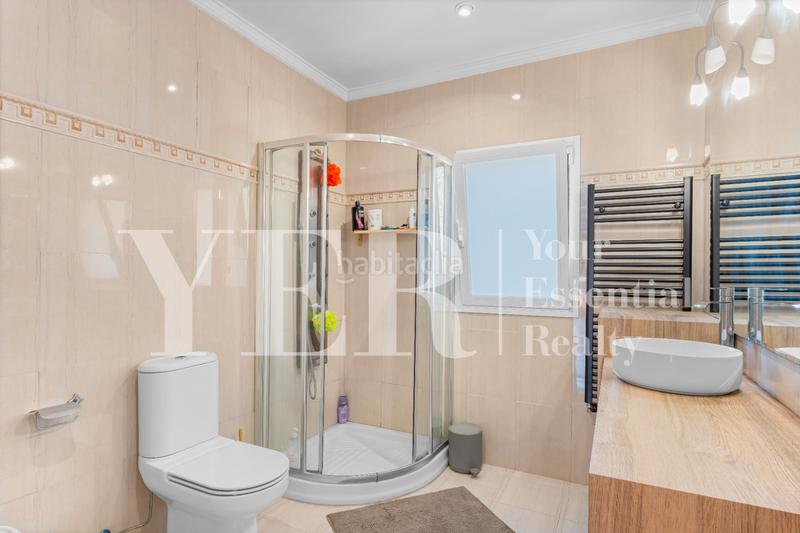 Foto c175ffc0-8e54-4a3a-a1a3-3bd9909330bd. Chalet con piscina in Mascarat Altea