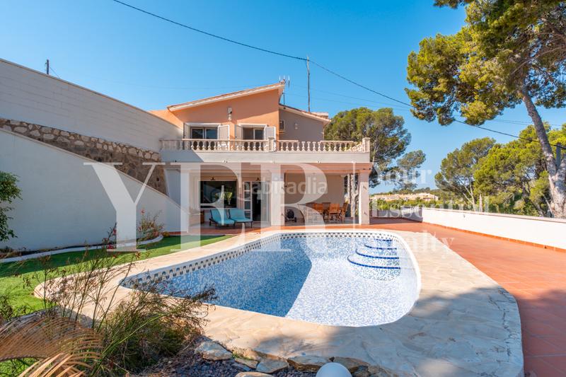 Foto d08c5974-b501-4341-b31b-098f260bb397. Chalet con piscina in Mascarat Altea