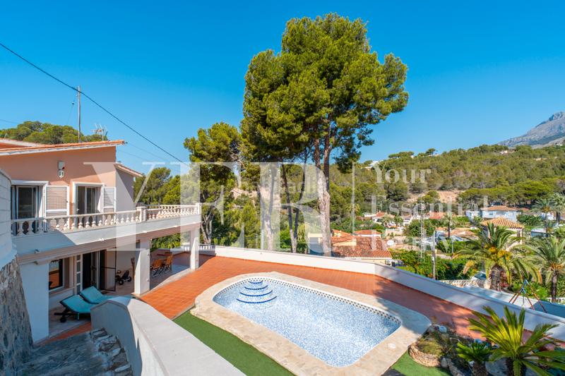 Foto f3410e9a-50b1-40ab-a1ab-2db17652bf40. Chalet con piscina in Mascarat Altea