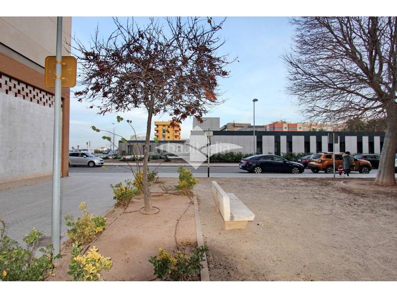 Foto 724d373f-ed80-4619-92d6-13507fa0ac81. Affitto locale commerciale in constitución 43 in Meliana