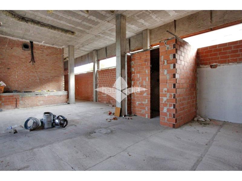 Foto b6a87cb9-2aec-4d93-bb47-61ab30887b5e. Affitto locale commerciale in constitución 43 in Meliana