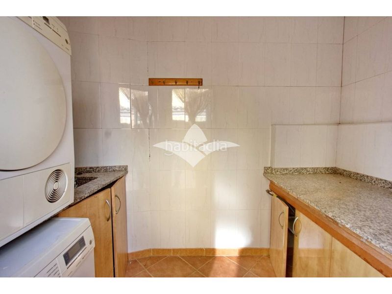 Foto b7299e1f-2581-42d9-808e-73588393e5b7. Casa amb calefacció aparcament piscina a Meliana