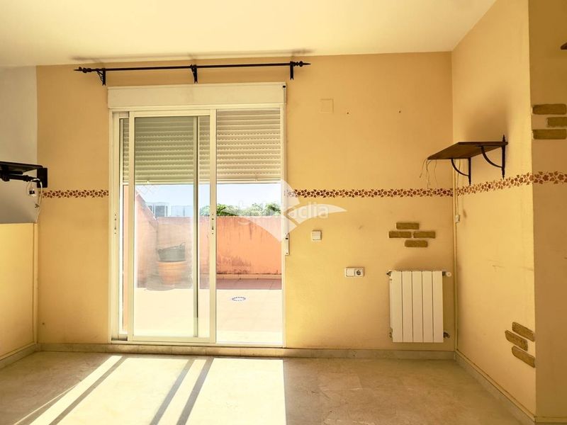 Foto 2c5d5e65-0561-4749-a29e-eb74f938b040. Casa adossada amb calefacció aparcament a Massamagrell