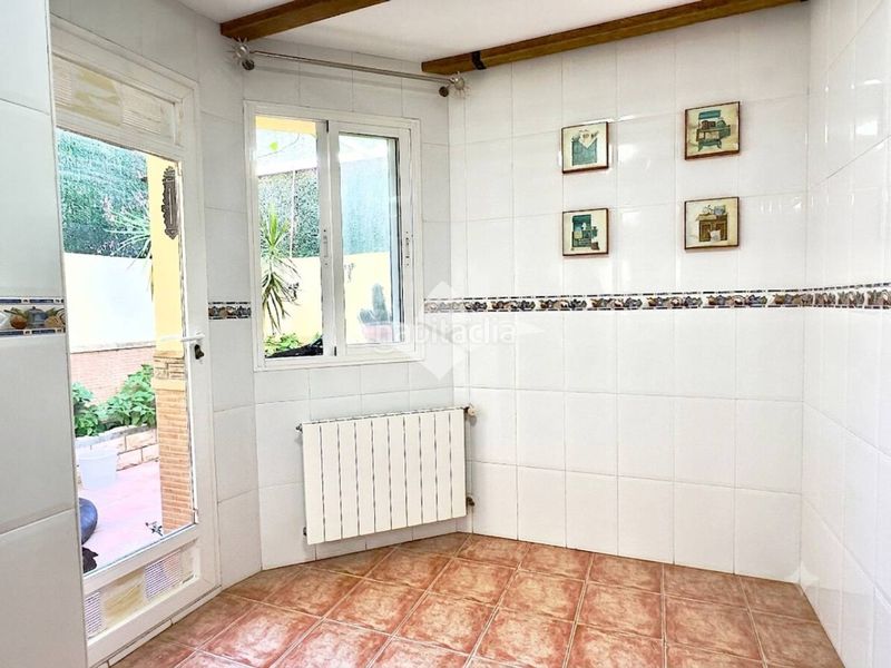 Foto 49a9985d-77ca-4ceb-9432-07c3ad0ad167. Casa adossada amb calefacció aparcament a Massamagrell