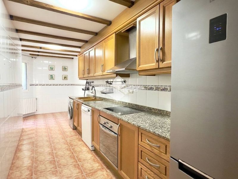 Foto b2f85fd9-62ac-4a3c-8328-404a3696f16c. Casa adossada amb calefacció aparcament a Massamagrell
