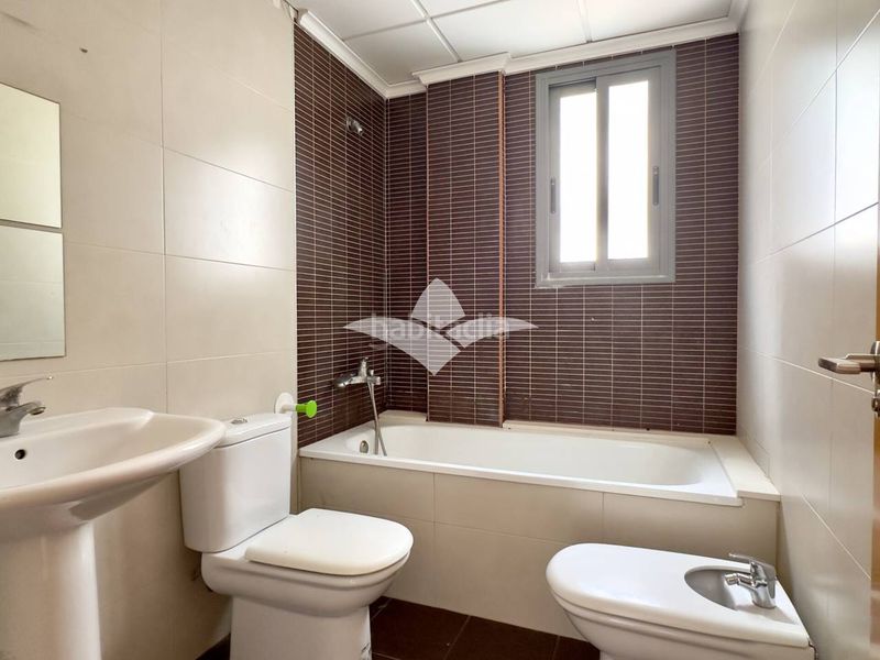 Foto 15cb460a-4d8f-45a1-ad59-e7af00936efb. Semi detached house in Almenara