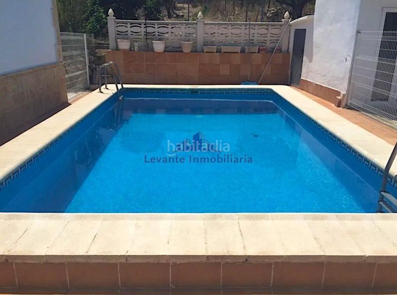 Foto cea4a4e4-b397-4eb7-adfe-55e796e06cda. Xalet amb piscina a Godelleta