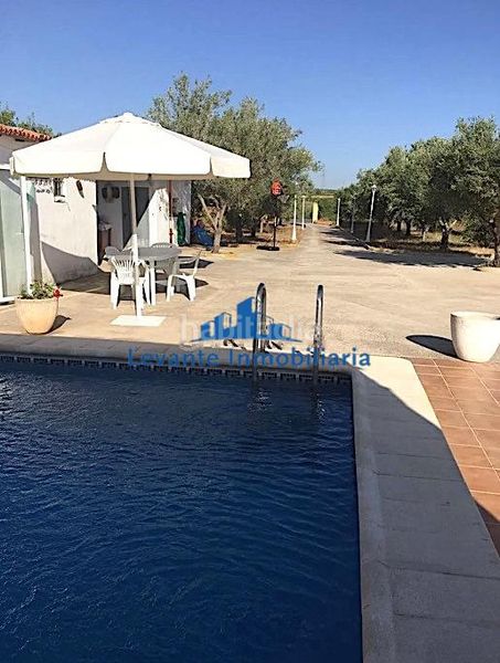 Foto ddda870e-2363-4cc8-a695-c666b1c806db. Xalet amb piscina a Godelleta