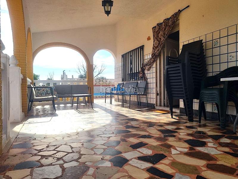 Foto e915ea4a-292f-4fb0-a25b-5b10de802873. Chalet  en Polígono del Aeropuerto Manises