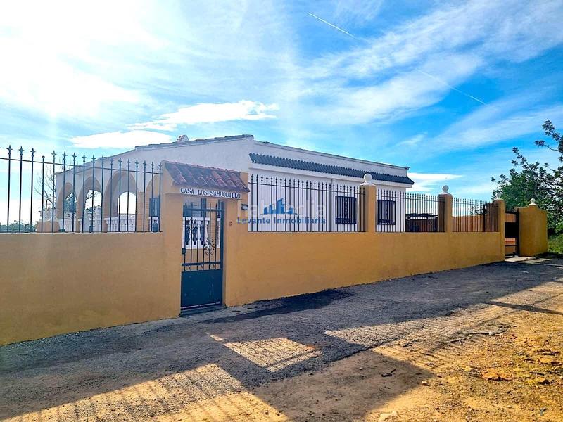 Foto b283b771-998f-4b04-a359-231144289f5c. Casa con piscina in Polígono del Aeropuerto Manises