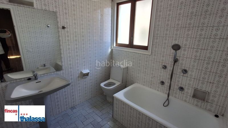 Foto ec5d045f-f46c-4078-8a33-e736f1328123. Edificio  con 3 viviendas independientes garaje en Lloret de Mar