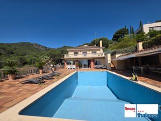 Casa a Nucli Urbà. Fantástica villa en venta