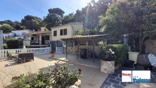Haus in Serra Brava. Casa con piscina