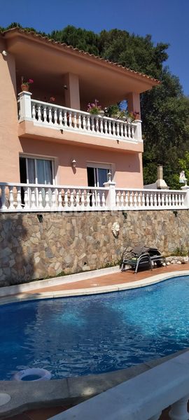 Foto 62a42c3c-7c9d-48ce-a7be-f89f3af0c649. Casa amb piscina a Serra Brava Lloret de Mar