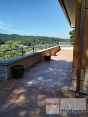 Haus in Lloret Residencial - Montlloret. Casa con gran garaje