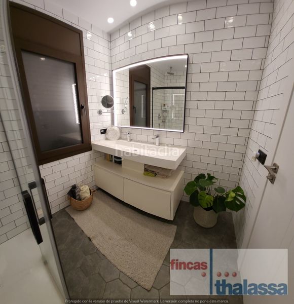 Foto 11c8c1f5-abc4-4d84-bd78-0b9a334f98cf. Casa amb calefacció piscina a Fenals Lloret de Mar