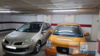 Car parking in Centre. 2 pk  trastero juntos zona biblioteca