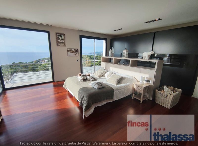 Foto f09b4e5d-22a4-483a-b256-fa9cbf8eabe2. Casa amb calefacció piscina a Canyelles Lloret de Mar
