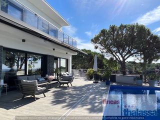 Haus in Roca Grossa. Villa de lujo con vistas al mar