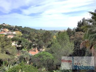 Terreny residencial a Roca Grossa. Parcela edificable con vistas al mar