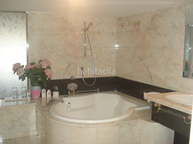 Foto 365f7ec9-e5b5-49ba-bb1e-836fdc1cd811. Casa amb calefacció piscina a Centre Lloret de Mar