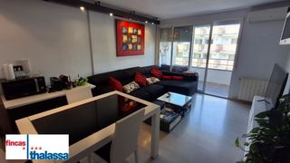Appartement à Fenals. Apartamento reformado a 150 metros de la playa