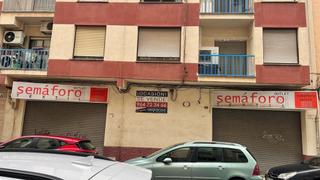 Local Comercial a Carrer del cronista muntaner 36. Gran local comercial junto al corte ingles y estación