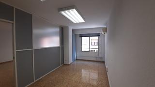 Lloguer Oficina a Carrer de fola 18. Alquiler de oficina en la zona de plaza de la paz