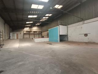 Fabrikhalle in Avinguda dels germans bou 48. Nave de 450m en hermanos bou. con luz y agua