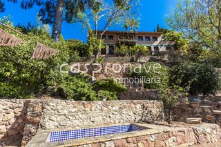Casa  Carrer les canteres. Exclusiva villa con vistas al mar en pleno paraje natural del de