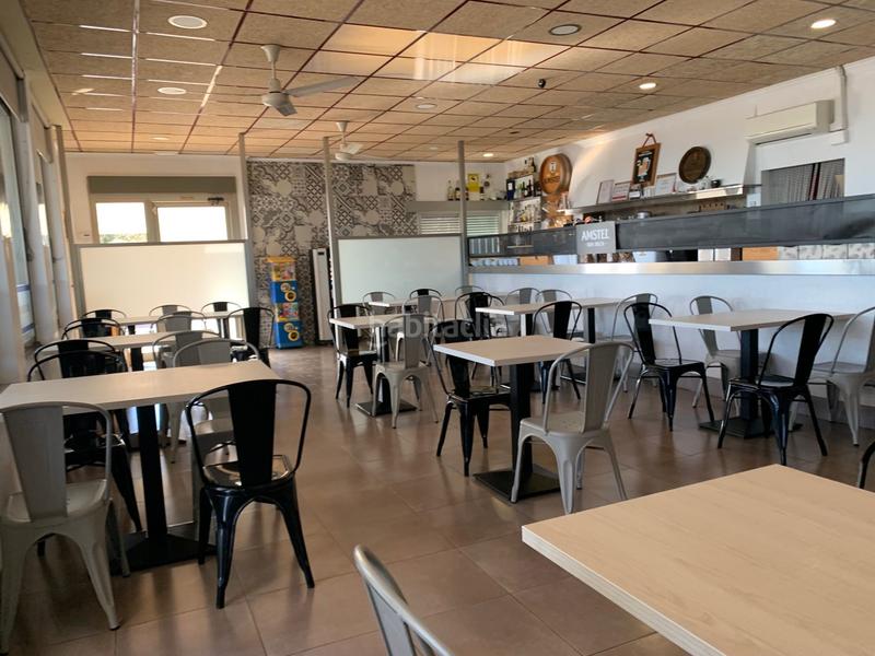 Foto 51f48646-9b6e-434f-b60a-af9955c01517. Locale commerciale in paseo marítimo 20 in Playa-Ben Afeli Almazora / Almassora