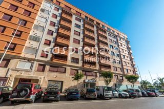 Duplex  Carrer de bernat artola. Duplex en venta en avenida capuchinos