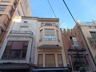 Haus  Carrer de la trinitat. Casa  de 4 pisos  en el centro como inversión