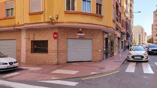 Local commercial  Carrer d'herrero. Local comercial  con salida de humos chaflan a calle herrero