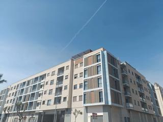 Pis  Avinguda de castelló. Vivienda de 3 dormitorios con balcón, garaje, y trastero.