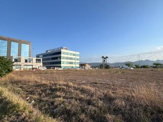 Gewerbliches Grundstück in Calle juan pablo ii 8. Parcela terciaria de 4490 m2 a tres calles en sector 14-uet (zon