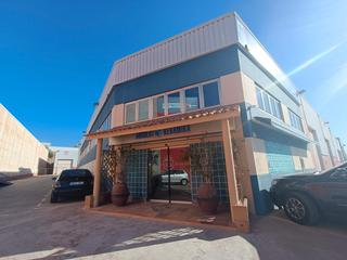 Nau industrial a Carretera castellón 83. Nave de 800m de oficinas con almacén industrial en primera línea