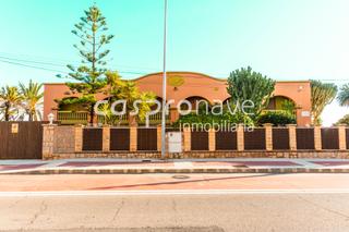 Xalet  Avenida ferrandis salvador. Villa en primera línea de playa eurosol de benicasim