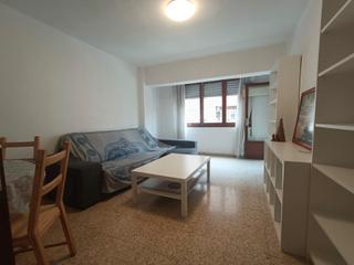 Pis  Carrer de carcaixent. Venta de piso de 4 habitaciones con balcn en zona fadrell.
