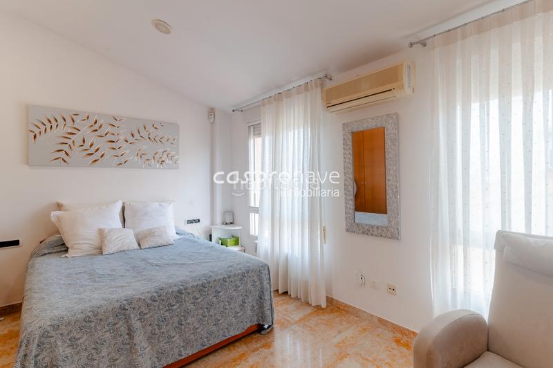 Foto 296e31be-e281-49d1-8e52-a6853912887c. Casa aparellada amb xemeneia calefacció aparcament a Castellón de la Plana